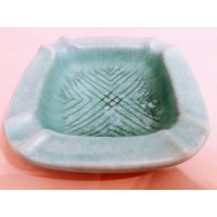 Paterka ceramiczna w kolorze jadeitu. Sygn.